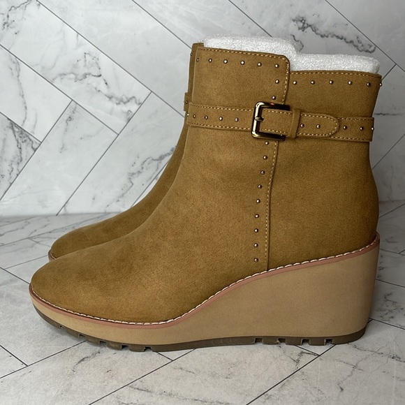 NWT Anne Klein Womens Brown Faux Suede Pamela Studded Wedge Ankle Bootie Size 9M - Picture 4 of 11